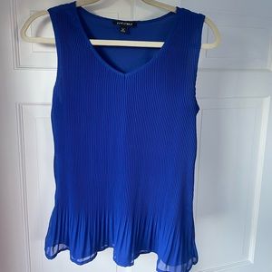 Sleeveless dressy top.